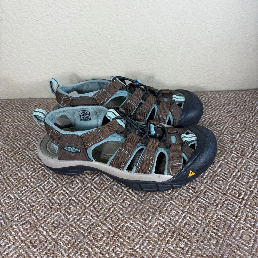 KEEN Women's Newport H2 closed toe hiking sandals in brown Sz 7 Water Gorpcore